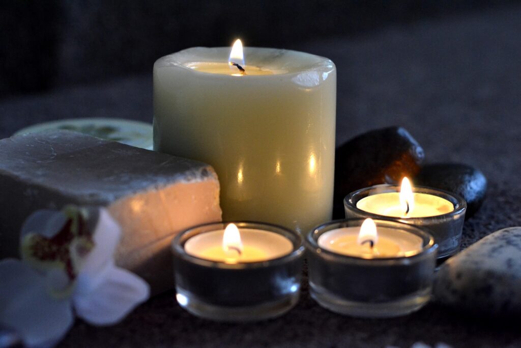 Waarom sojawax beter is dan paraffine voor kaarsen candles 2803444 1920